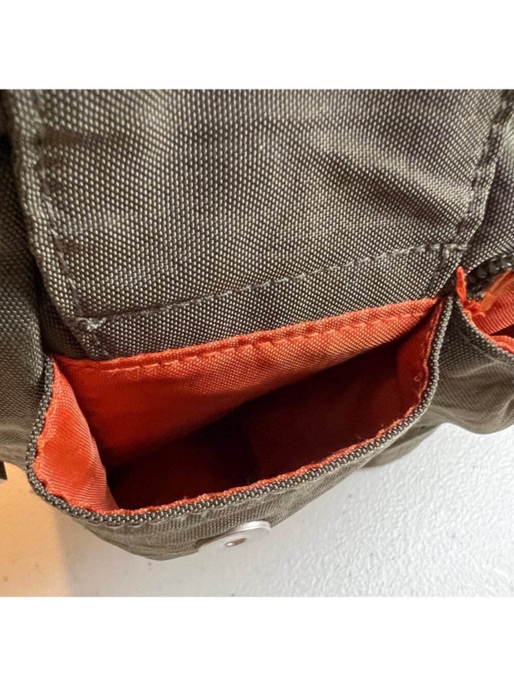 Olive Baggallini Crossbody Orange Interior - Picture 13 of 14